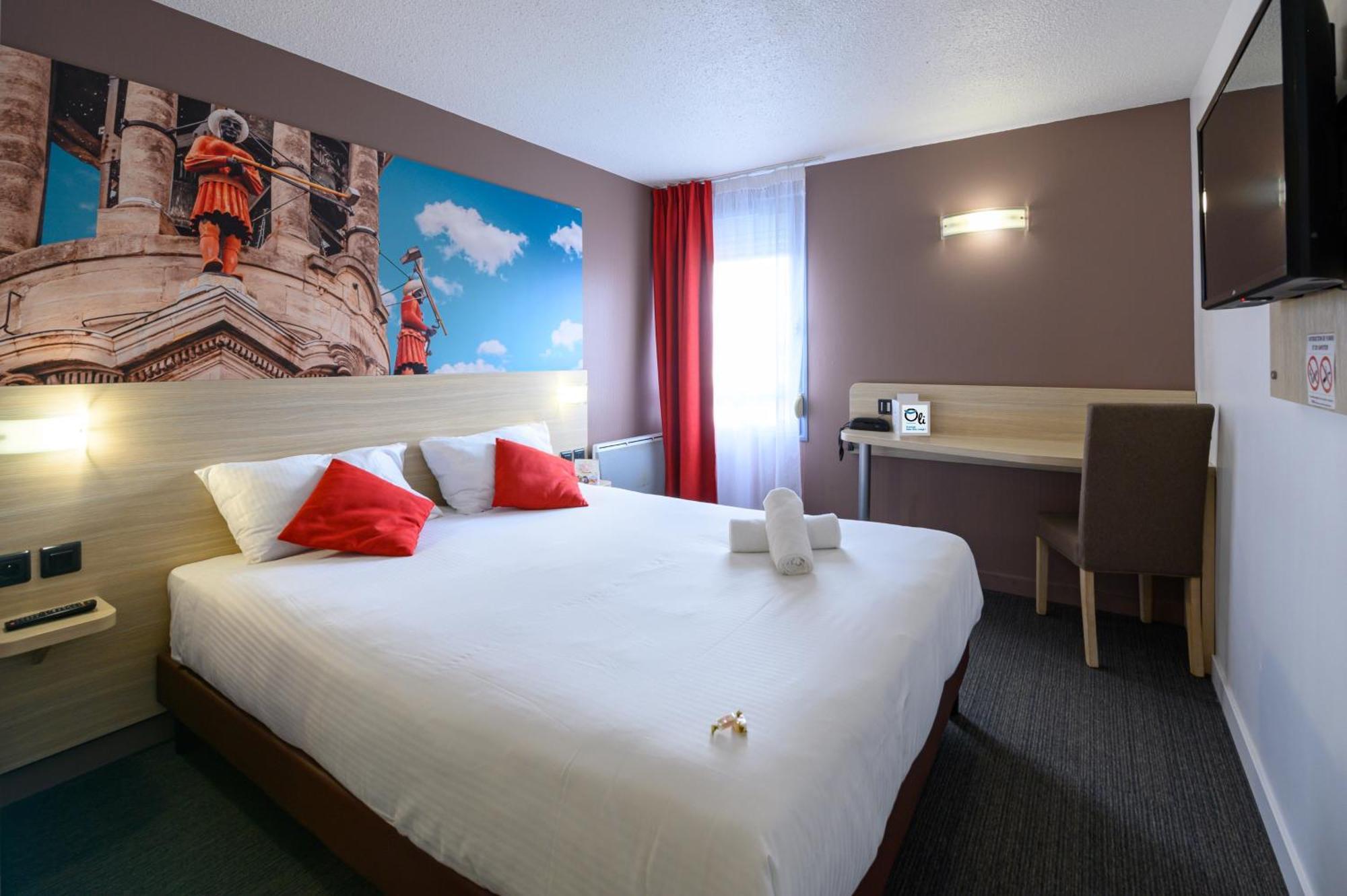 Brit Hotel Confort Cambrai Exteriör bild